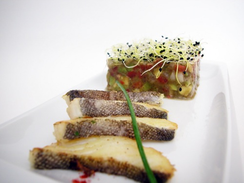 Eguzki Tartar de aguacate con bacalao